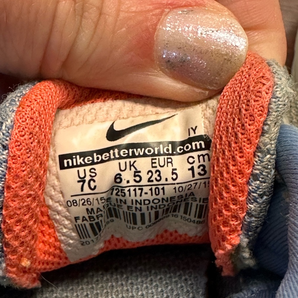 🌿10/$10🌿Nike Kids' Multicolor Sneakers with Blue Swoosh - Picture 5 of 6